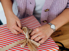 Am schönsten wirkt ein Geschenk, wenn es von Herzen kommt – ob groß oder klein. Foto: pexels.com/ak-o