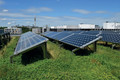 Bildunterschrift: Photovoltaik und Gründächer- perfekte Synergie. Foto: Bundesverband Gebäudegrün e.V./akz-o