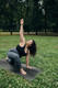 Bildunterschrift: Mithilfe von einfachen Yoga-Übungen lässt sich schnell Kraft schöpfen. Foto: pexels.com/akz-o