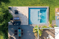 Bildunterschrift: Ein verschiebbares Deck kann den Pool verschließen sowie Energie, Wasser und Platz sparen. Foto: Schmitt Pools/akz-o