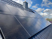 Bildunterschrift: Das für 2030 gesetzlich verankerte Photovoltaik-Ausbauziel der Bundesregierung wurde im Juli 2025 zur Hälfte erreicht. Foto: Hans-Dieter Büschkes GmbH & Co .KG/akz-o