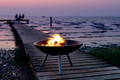 Bildunterschrift: Feuerschalen aus Gusseisen überzeugen durch hohe Standfestigkeit und Qualität. Foto: Leda/akz-o