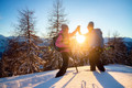 Bildunterschrift: Schneeschuhwandern durch glitzernde Winterlandschaften – ein wahres Erlebnis. Foto: Martin Lugger/akz-o