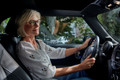 Bildunterschrift: Spezielle Brillengläser für Autofahrer sorgen bei allen Sichtverhältnissen für blendfreies Sehen – selbst bei Dunkelheit oder beim Wechsel zwischen hell und dunkel. Foto: ZVA/Peter Boettcher/akz-o