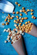 Bildunterschrift: Popcorn aus den USA sättigt angenehm und bleibt dabei kalorienarm. Foto: pexels.com/Popcorn Board/akz-o