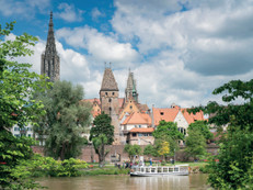 Wunderschöner Blick über die Donau hinüber zum Ulmer Münster Foto: Dietmar Denger/Ulm/Neu-Ulm Touristik/akz-o
