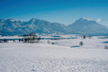 Bildunterschrift: Abenteuer für die ganze Familie – Winterurlaub im südlichen Allgäu. Foto: Theresa Jörg, Tourismusgemeinschaft Südliches Allgäu/akz-o