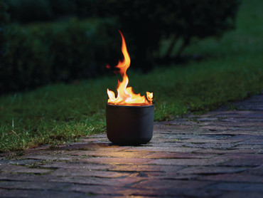 Feuer, das bleibt: Gartenfackel aus massivem Guss