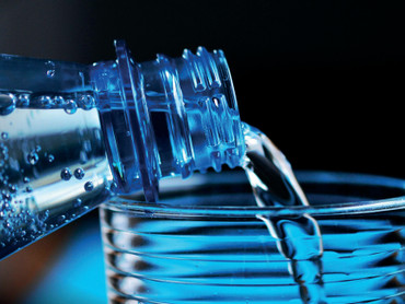 Natürliches Mineralwasser: Was trinken wir da eigentlich?