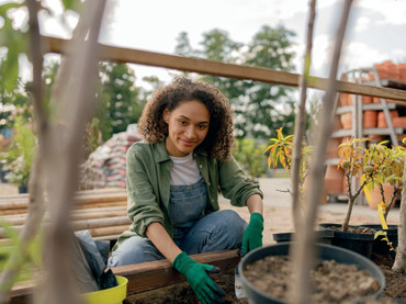 Die Ausbildung ist besonders attraktiv, da sie vielfältige Entwicklungsmöglichkeiten bietet. Nach der Ausbildung sind Spezialisierungen in bestimmten Produktionsbereichen oder weiterführende Qualifikationen möglich. Foto: Creative Credit/istockphoto.com/akz-o