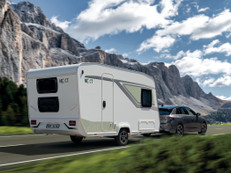 Für die Sommerferien setzt sich der Trend fort. Ob Kurztrip an die Nordsee, Familienurlaub in den Alpen oder Rundreise durch mehrere Länder – flexible Reisekonzepte bleiben gefragt. Foto: Fendt-Caravan/akz-o