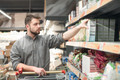 Bildunterschrift: In Deutschland werden Kartonverpackungen als sehr umweltfreundlich wahrgenommen. Foto: BODNAR TARAR/stock.adobe.com/akz-o
