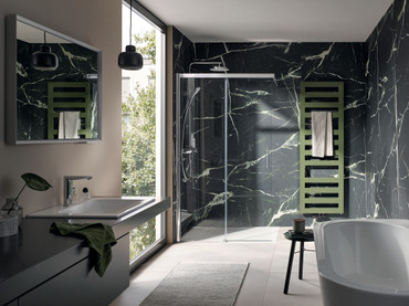 Natürlich, zeitlos, elegant: Badezimmer im Naturstein-Look