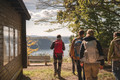 Bildunterschrift: Der Bergische Weg wurde 2024 als „Deutschlands schönster Wanderweg“ ausgezeichnet. Foto: Das Bergische/Jonas Dülberg/akz-o