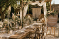 Bildunterschrift: Boho-Charme trifft auf natürliche Eleganz – ein Hochzeitsstil voller Leichtigkeit, Wärme und liebevoller Details. Foto: KI-generiert/ak-o