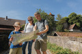 Bildunterschrift: Herbstwandern abseits der großen Touristenströme: Im Hohenloher Bühlertal entdecken Wanderer ursprüngliche Landschaften und genießen die besondere Ruhe der Region. Foto: Hohenlohe + Schwäbisch Hall Tourismus e. V./Bürgermeister/akz-o