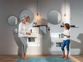 Der Komfort-Bad-Typ sucht im Badezimmer neben Unterstützung bei der Körperpflege auch den Genuss. Eine moderne Badausstattung macht die Alltagsroutine zum angenehmen Ritual und vermittelt Sicherheit. Foto: Viega/akz-o