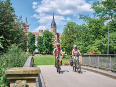 Entlang gut ausgeschilderter Strecken eröffnen sich immer wieder neue Ausblicke, stille Rückzugsorte und überraschende Entdeckungen. Foto: Touristikgemeinschaft Hohenlohe e. V./Florian Trykowski/akz-o