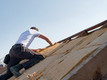 Bildunterschrift: Für die nachhaltige Dachsanierung bieten Holzfaser-Dämmstoffe umfassende Lösungen im aufeinander abgestimmten System. Foto: steico.com/akz-o