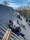 Bildunterschrift: Den richtigen Partnerbetrieb findet man auf der Verbands-Webseite der Dachdecker: www.dachdecker.org/photovoltaik. Foto: Hans-Dieter Büschkes GmbH & Co.KG/akz-o