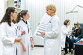 Bildunterschrift: Orthoptist*innen sind spezialisierte Fachkräfte im Gesundheitswesen. Foto: Chandler Photography/BOD/akz-o