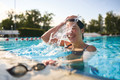Bildunterschrift: Urlaub im Freibad: Statt großer Wasserparks stehen hier Ruhe, Natur und authentische Sommererlebnisse im Mittelpunkt – perfekt für eine kleine Auszeit vom Alltag. Foto: Tourima Tourismus GmbH/Stefan Leitner/akz-o