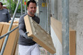 Bildunterschrift: Alte Wände? Natürlich sanieren. Holzfaser-Wärmedämmverbundsysteme für gute Dämmwerte und wirkungsvollen Klimaschutz. Foto: steico.com/akz-o
