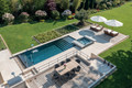 Bildunterschrift: Pool mit Flachwasserzone – zur Wassergewöhnung nutzbar Foto: Weidner Pools/akz-o