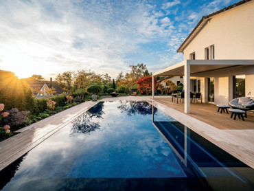 Moderne Swimmingpools: Wasserspeicher und Energiesparer