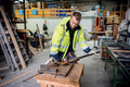 Bildunterschrift: Für die Ausbildung ist mindestens ein Hauptschulabschluss erforderlich. Die Regelzeit für die Ausbildung zum Beton- und Stahlbetonbauer beträgt drei Jahre. Foto: Depenbrock/akz-o