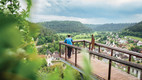 Bildunterschrift: Blick auf das obere Neckartal vom Aussichtssteg in Epfendorf Foto: Dietmar Denger/Landkreis Rottweil/akz-o