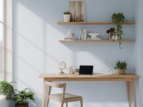 Die sehr ergiebige Farbe lässt sich rollen oder streichen. Foto: Auro/akz-o