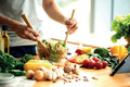 Bildunterschrift: Eine vollwertige und basische Ernährung spielt die zentrale Rolle bei der Osteoporose-Vorbeugung. Foto: Basica_Juan Carlos Tardio/akz-o