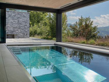 Ein Swimmingpool daheim: Luxus für Körper und Seele