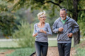 Bildunterschrift: Ein Hörgerät wirkt wie eine Anti-Aging-Kur für Körper und Geist. Foto: audibene GmbH/akz-o
