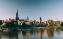 Bildunterschrift: Wunderschöne Aussicht über die Donau hinüber zum Ulmer Münster Foto: Johannes Glöggler/Ulm/Neu-Ulm Touristik/akz-o