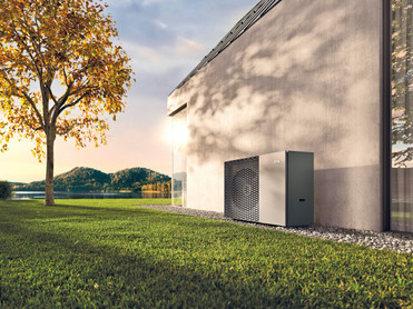 Mit SCOP-Werten bis 5,34 (bei 35 °C) und Energieeffizienzklasse A+++ sorgt die Luft/Wasser-Wärmepumpe x-change dynamic eco von Kermi für effizientes Heizen in Ein- und Zweifamilienhäusern sowie kleineren Mehrfamilienhäusern. Sie wird einfach und flexibel im Außenbereich aufgestellt – aufwändige Erdbohrungen sind nicht notwendig. Foto: Kermi GmbH/akz-o