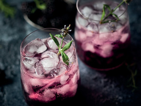 In Beeren sind viele wertvolle Stoffe enthalten, die sie zu Boostern für Ihr Immunsystem machen. Foto: Sarsmis/istockphoto.com/akz-o