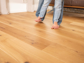 Ob Neubau oder Sanierung: Wer Wert auf ein stimmiges Gesamtbild, natürliche Materialien und nachhaltige Verarbeitung legt, findet im klassischen Parkett eine ebenso stilvolle wie zukunftsfähige Lösung. Foto: Pallmann GmbH/akz-o