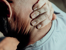 Schmerzhafte Verspannungen sind ein typisches Alltagsleiden. Foto: pexels/akz-o