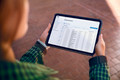 Bildunterschrift: Das Webportal ist die digitale Schaltzentrale für Vermietung und Verwaltung. Foto: ista/akz-o