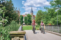 Bildunterschrift: Entlang gut ausgeschilderter Strecken eröffnen sich immer wieder neue Ausblicke, stille Rückzugsorte und überraschende Entdeckungen. Foto: Touristikgemeinschaft Hohenlohe e. V./Florian Trykowski/akz-o