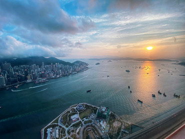 Die Farbe Blau ist in Hongkong allgegenwärtig, denn Wasser ist nie weit entfernt. Foto: Hong Kong Tourism Board/akz-o