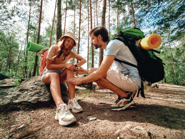 Als Erste-Hilfe-Maßnahme bei schmerzhaften Prellungen, Zerrungen und Verstauchungen ist die Anwendung der klassischen PECH-Regel empfehlenswert. Foto: Valerii Apetroaiei/Getty Images/akz-o