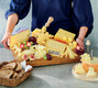 Bildunterschrift: Verbinden statt vernetzen: Warum Schweizer Käse Menschen zusammenbringt. Foto: Käse aus der Schweiz/akz-o