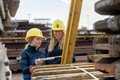 Bildunterschrift: Der familiengeführte Bauspezialist Depenbrock bietet bauinteressierten Jugendlichen unter www.depenbrock.de umfassende Informationen zu Ausbildung, Arbeit und Karriere in der Bauwirtschaft. Foto: Depenbrock/akz-o