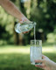 Bildunterschrift: Besonders leicht lassen sich Rituale mit Mineralwasser in den Alltag einbauen. Foto: Informationszentrale Deutsches Mineralwasser (IDM)/akz-o