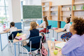 Bildunterschrift: Ob im Unterricht oder bei den Hausaufgaben – zuverlässige Stifte sind wichtige Begleiter durch den Schulalltag. Foto: pexels.com/akz-o