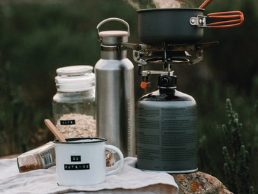 Camping verbindet Abenteuer und Erholung. Mit der richtigen Vorbereitung wird der Urlaub auf vier Rädern zu einem unvergesslichen Erlebnis. Foto: pexels.com/ak-o