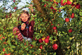 Bildunterschrift: Ein Garten bietet Abenteuer und Geborgenheit zugleich. Foto: Ingo Bartussek/stock.adobe.com/akz-o